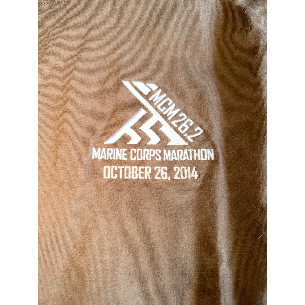 Marine Corps Marathon 2014 MCM Mock Neck Long Sleeve Shirt Brown Mens M 342 - Picture 2 of 6
